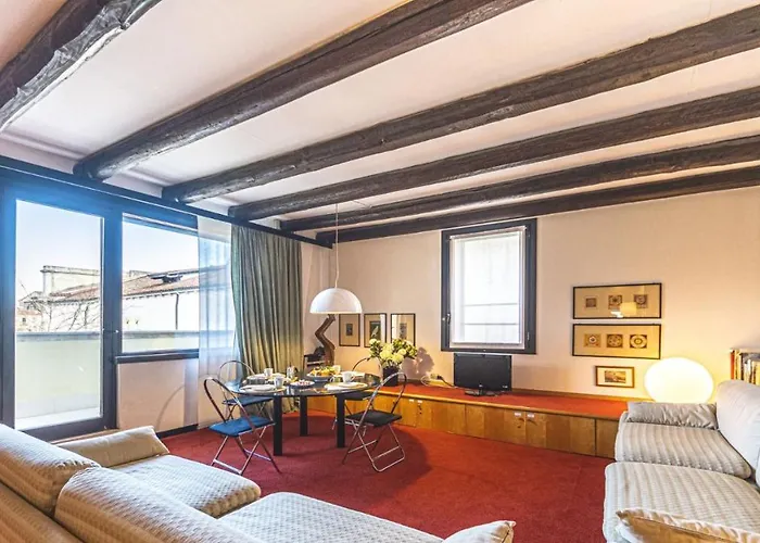 Penthouse Accademia Venedik
